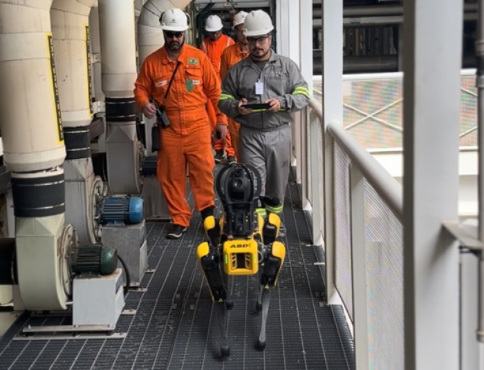 Petrobras testa cão-robô que pode detectar anormalidades e auxiliar em resgates de emergência