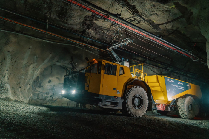 Primeiro caminhão subterrâneo elétrico versão trólei da Epiroc entra em operação na Suécia